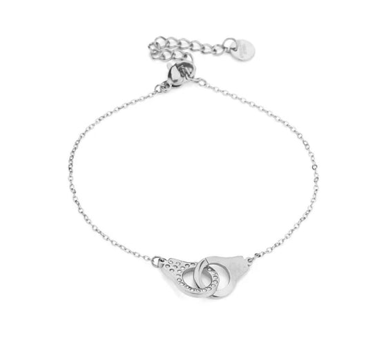 ‘Locked glam” armband