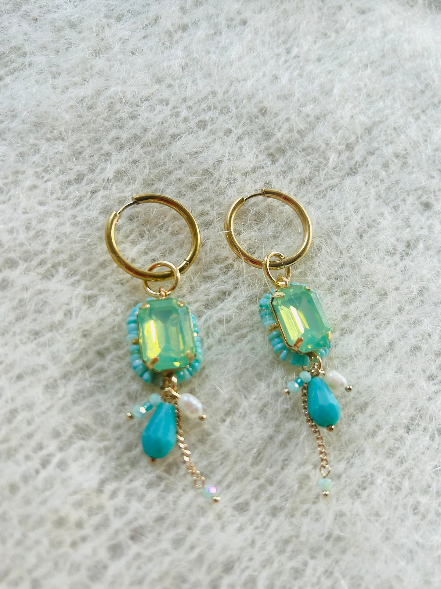 ‘Bobby’ oorbellen aqua