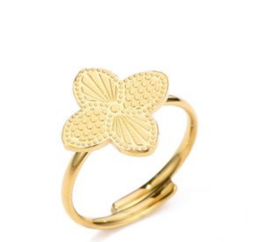 'Pretty clover' ring