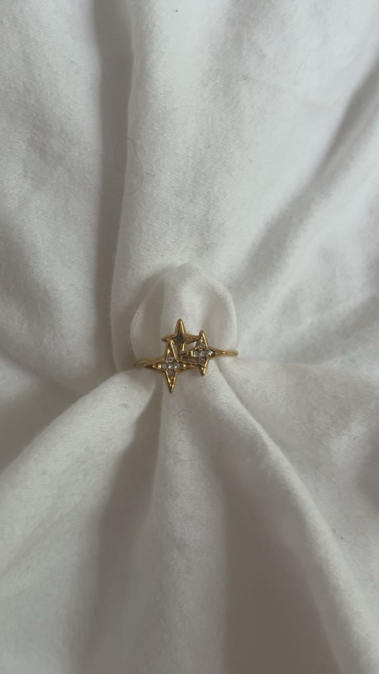 'Glitter and glamour' ring