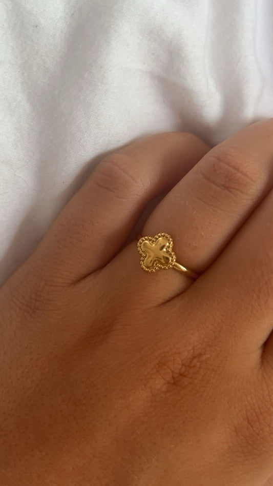 ' cute clover' ring