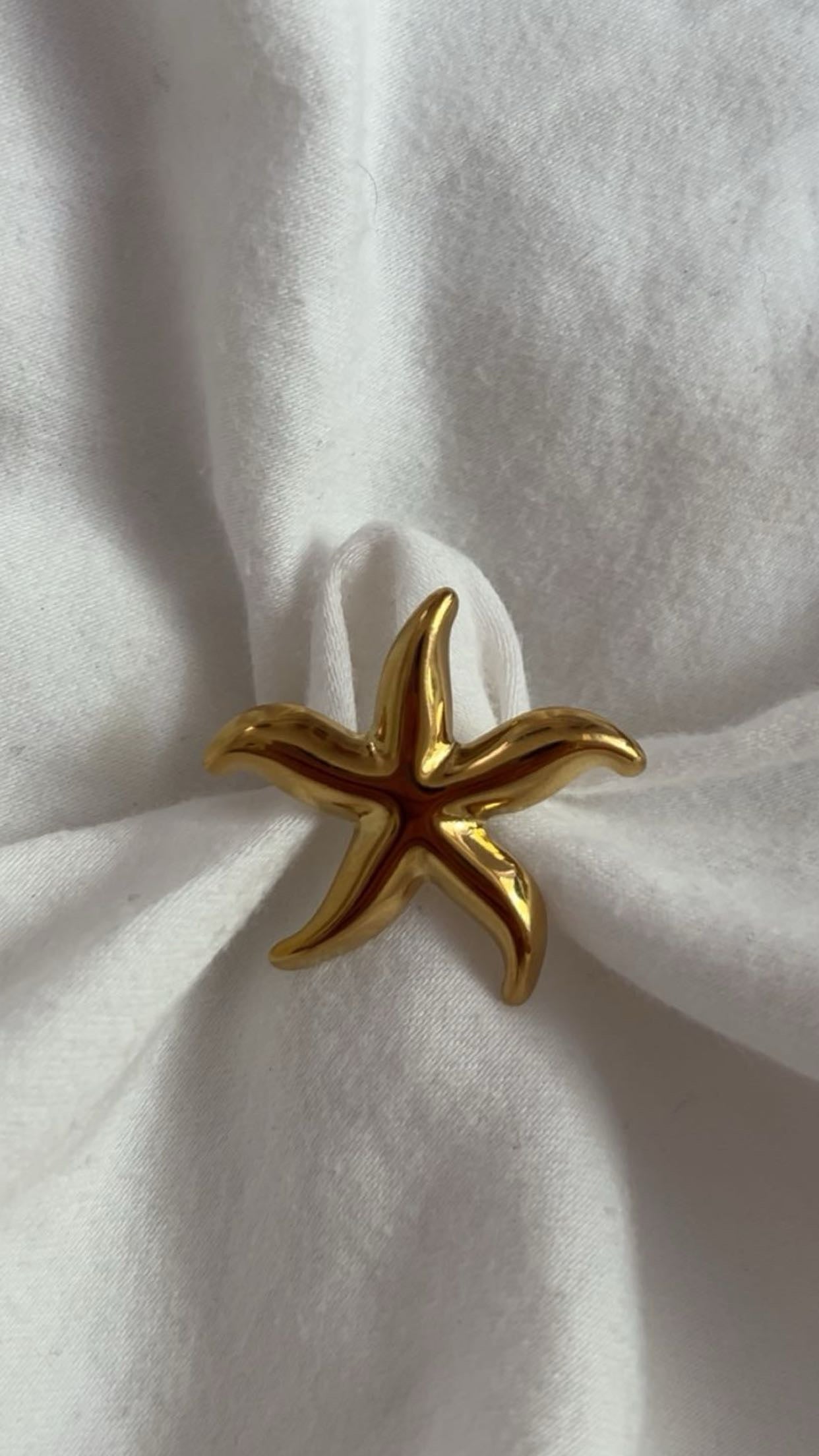 'Mega seastar' ring