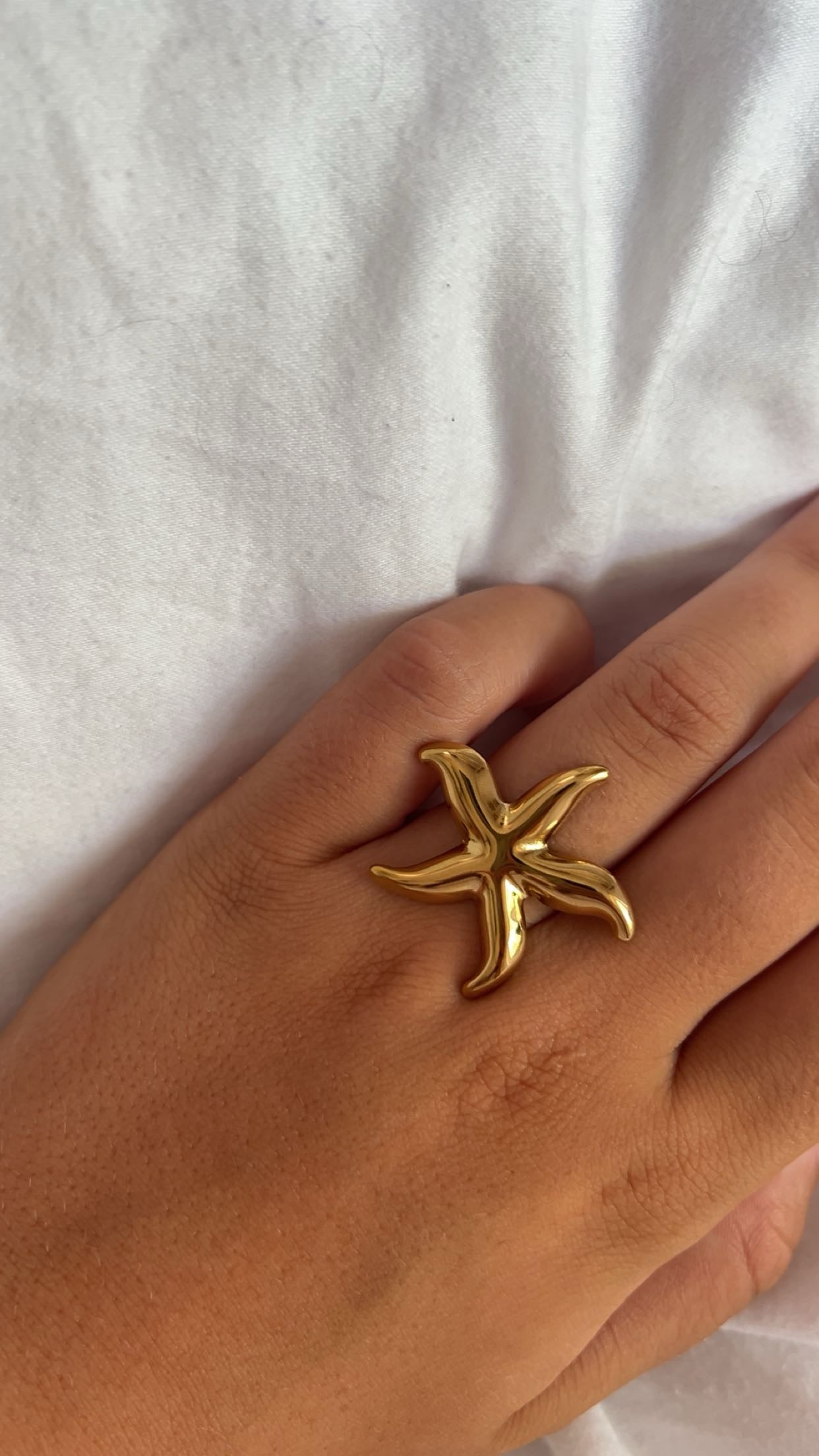 'Mega seastar' ring