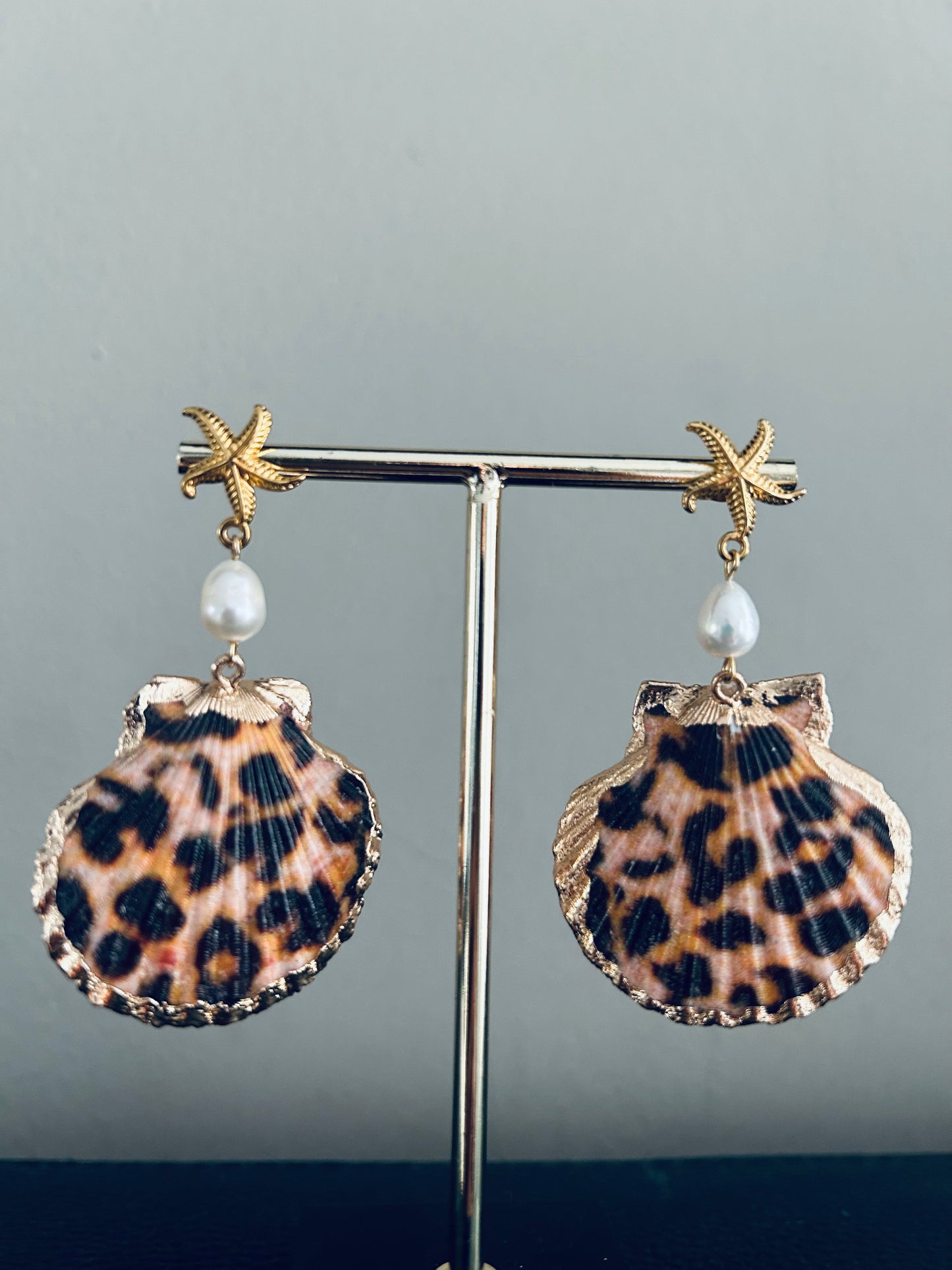 'Beachy leopard' oorbellen