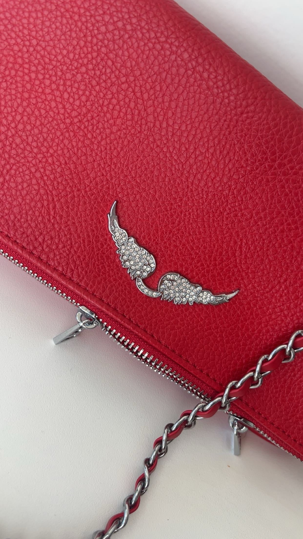 “Wing bag” cherry red