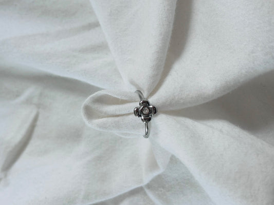 'Mini clover' ring