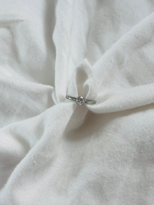 'little diamond' ring