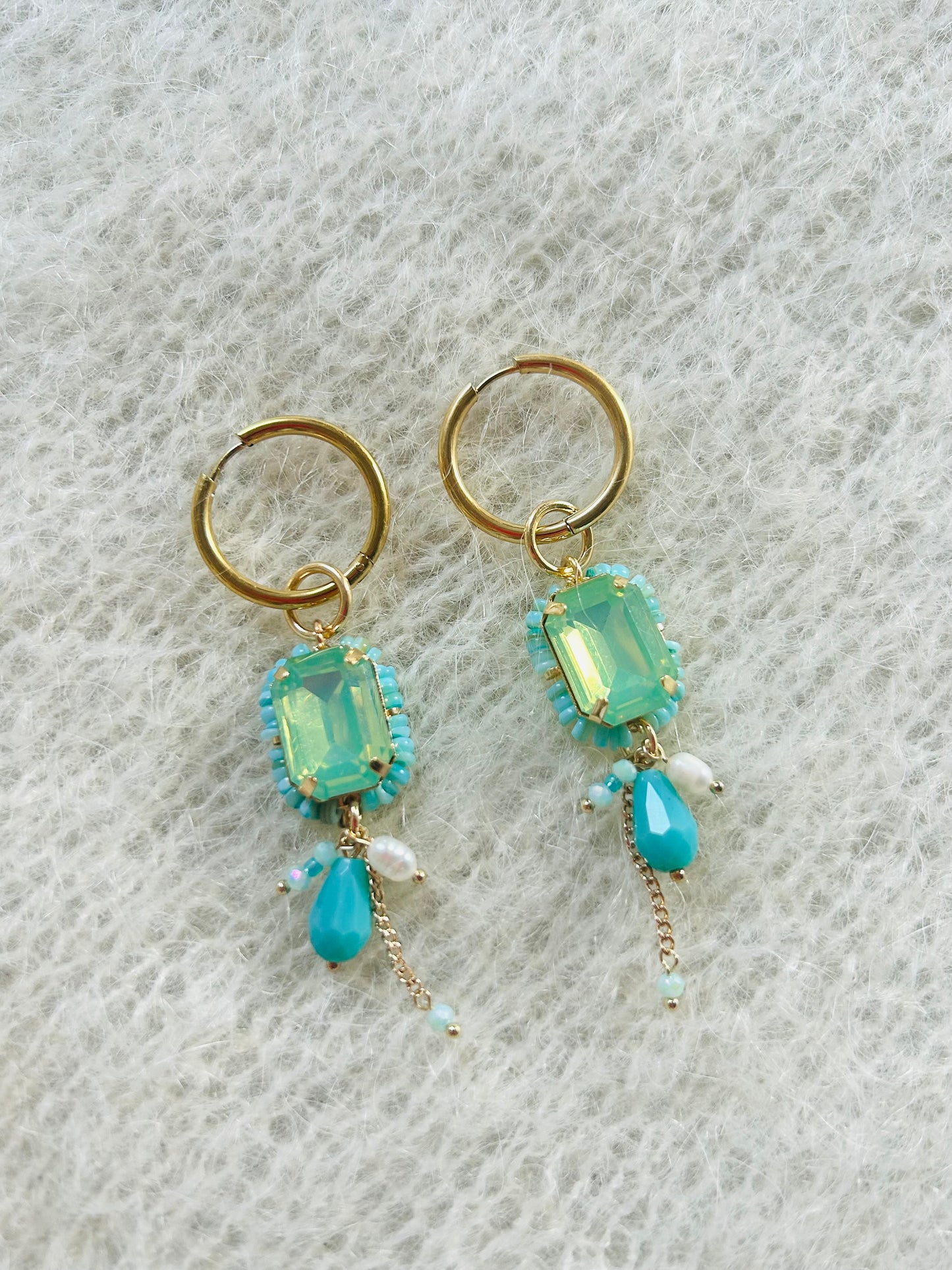 ‘Bobby’ oorbellen aqua