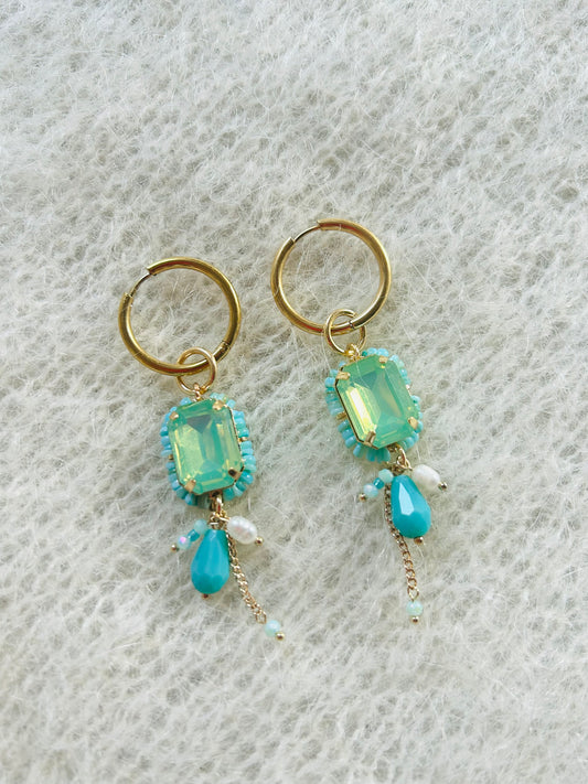 ‘Bobby’ oorbellen aqua