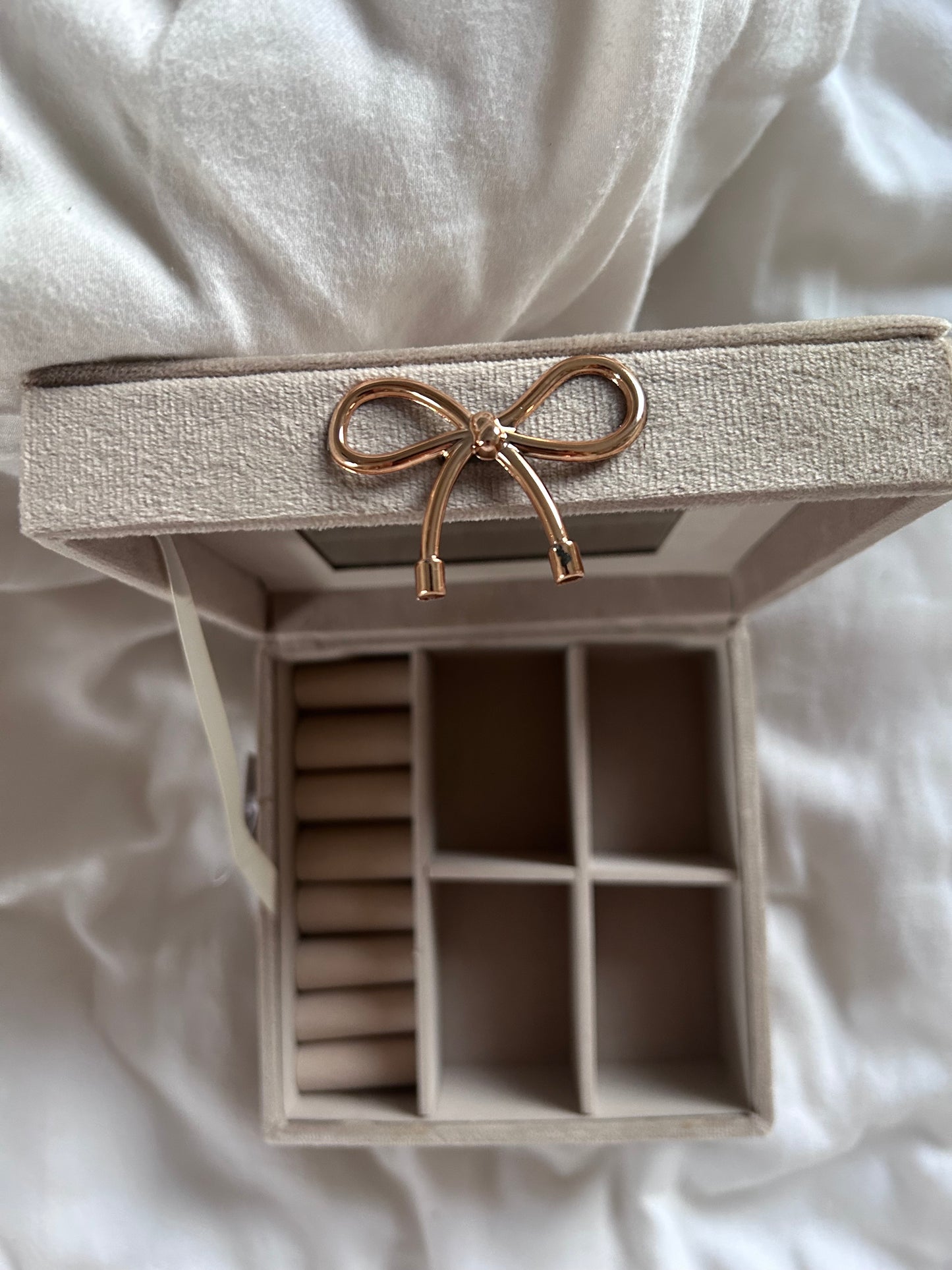 “Velvet bow” jewellery case