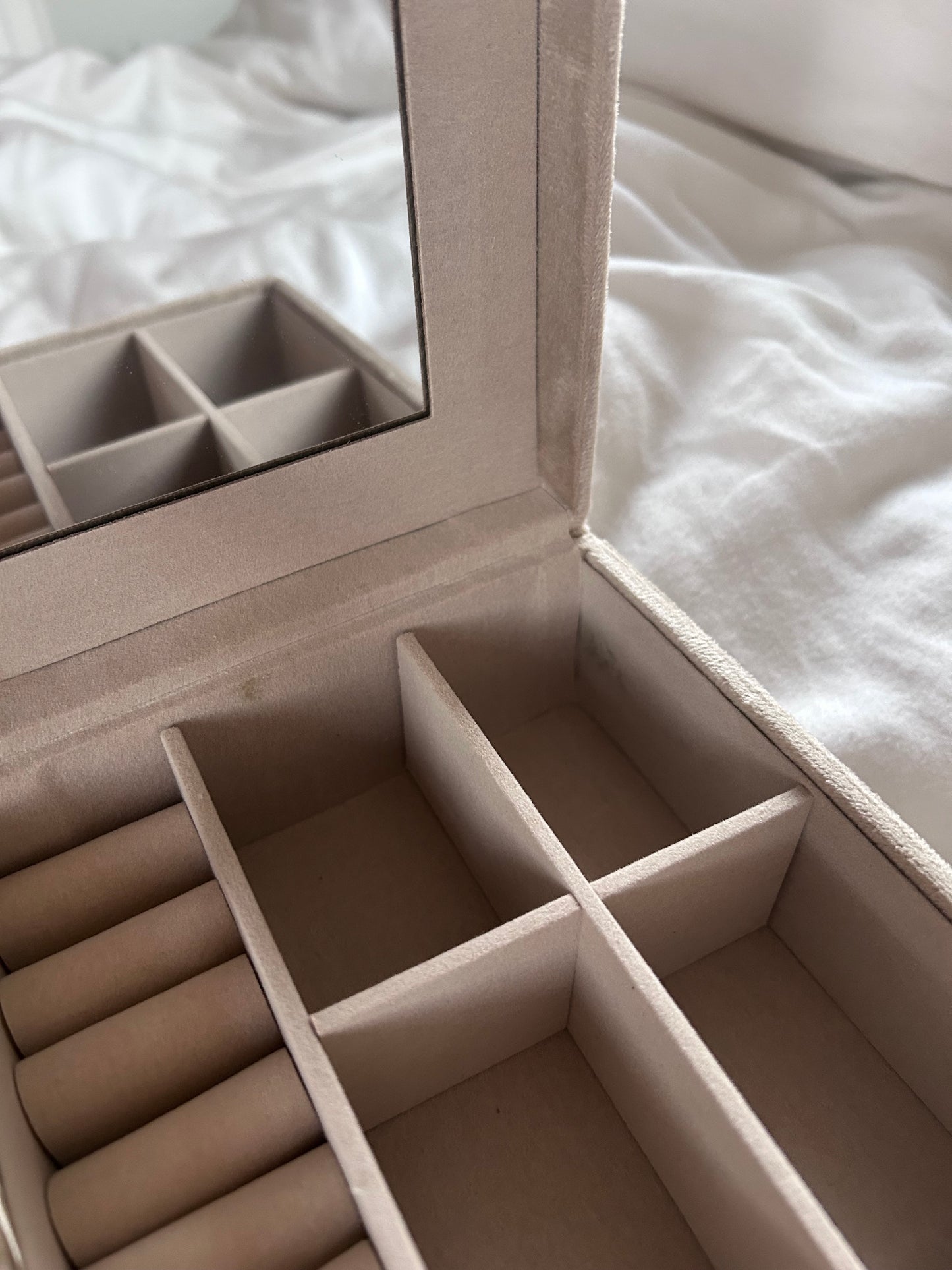 “Velvet bow” jewellery case