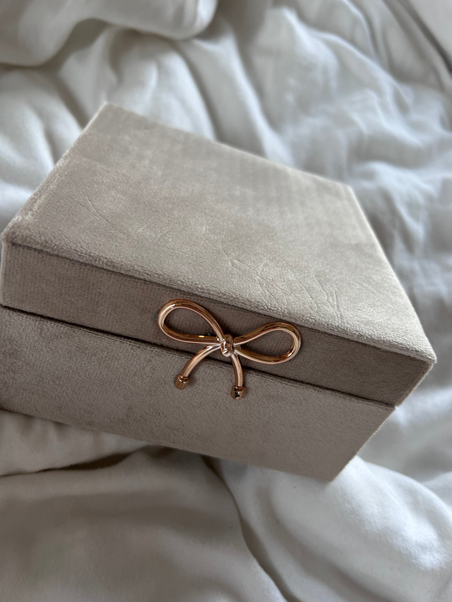 “Velvet bow” jewellery case