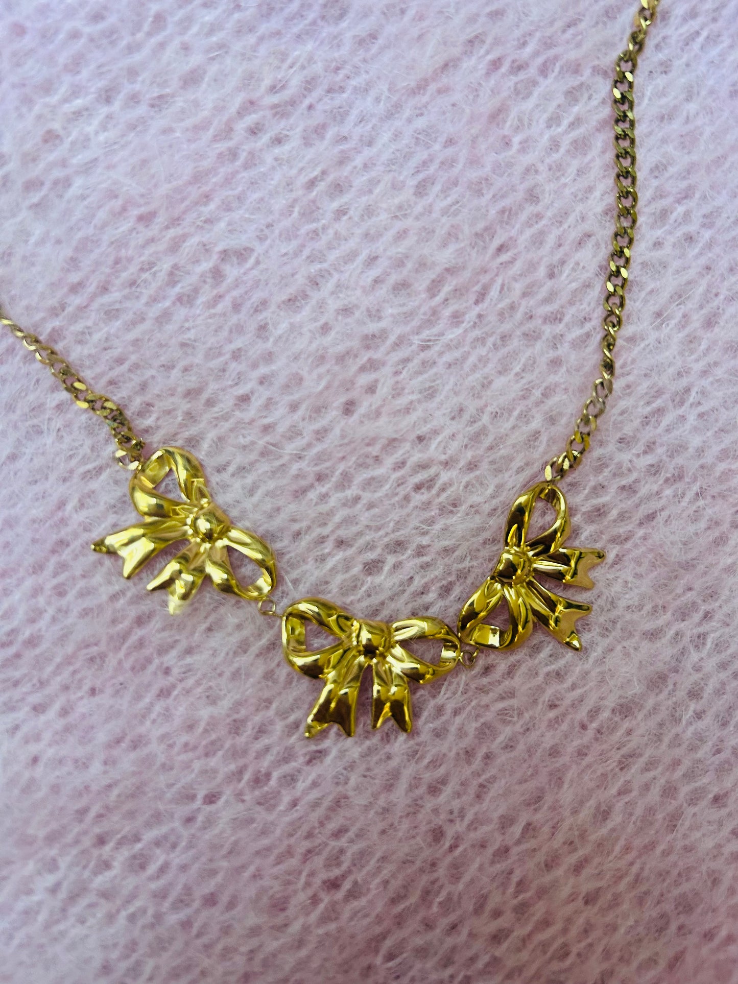 “Triple bow” ketting