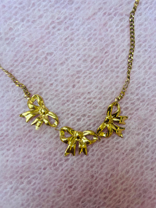 “Triple bow” ketting