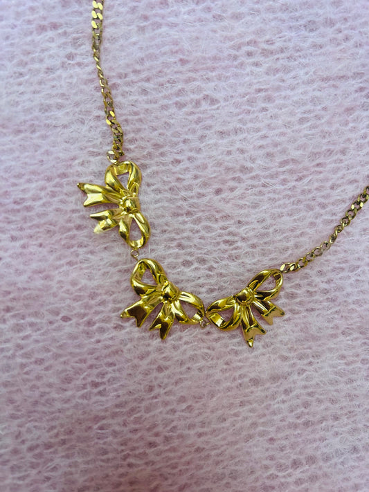 “Triple bow” ketting