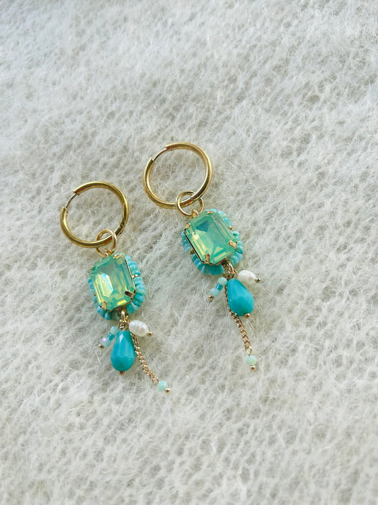‘Bobby’ oorbellen aqua
