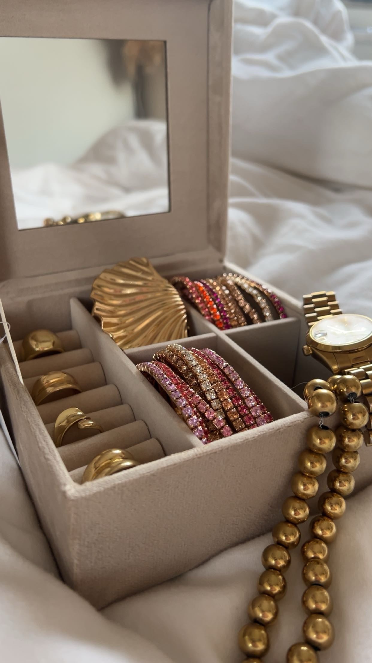 “Velvet bow” jewellery case