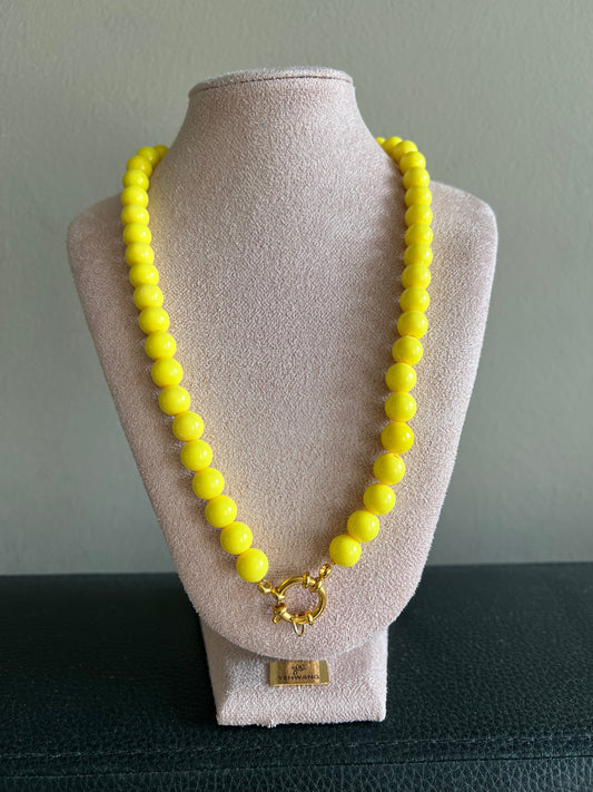 Ketting "lola" fel geel.
