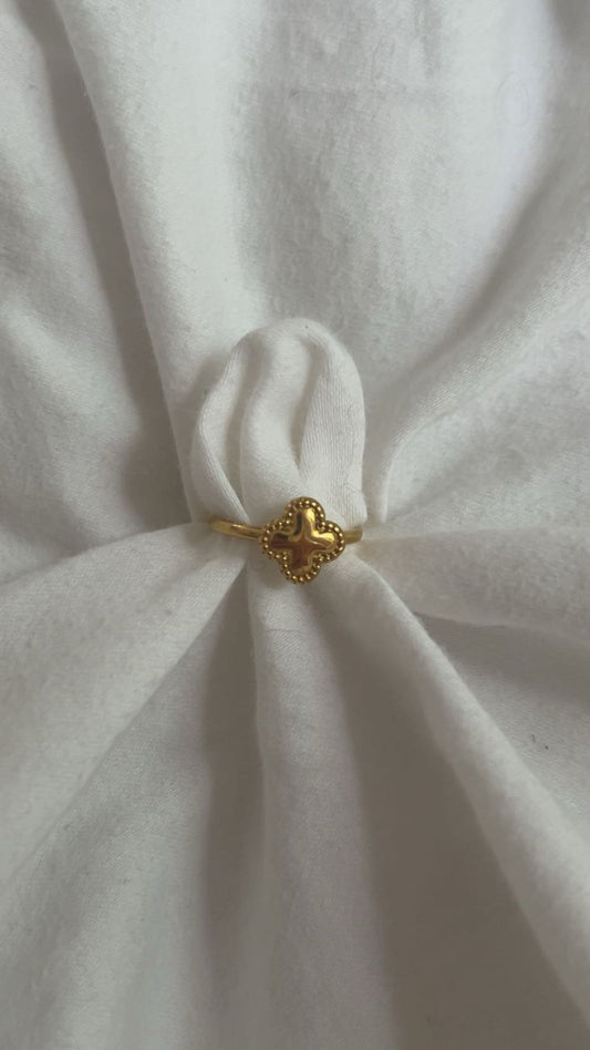 ' cute clover' ring