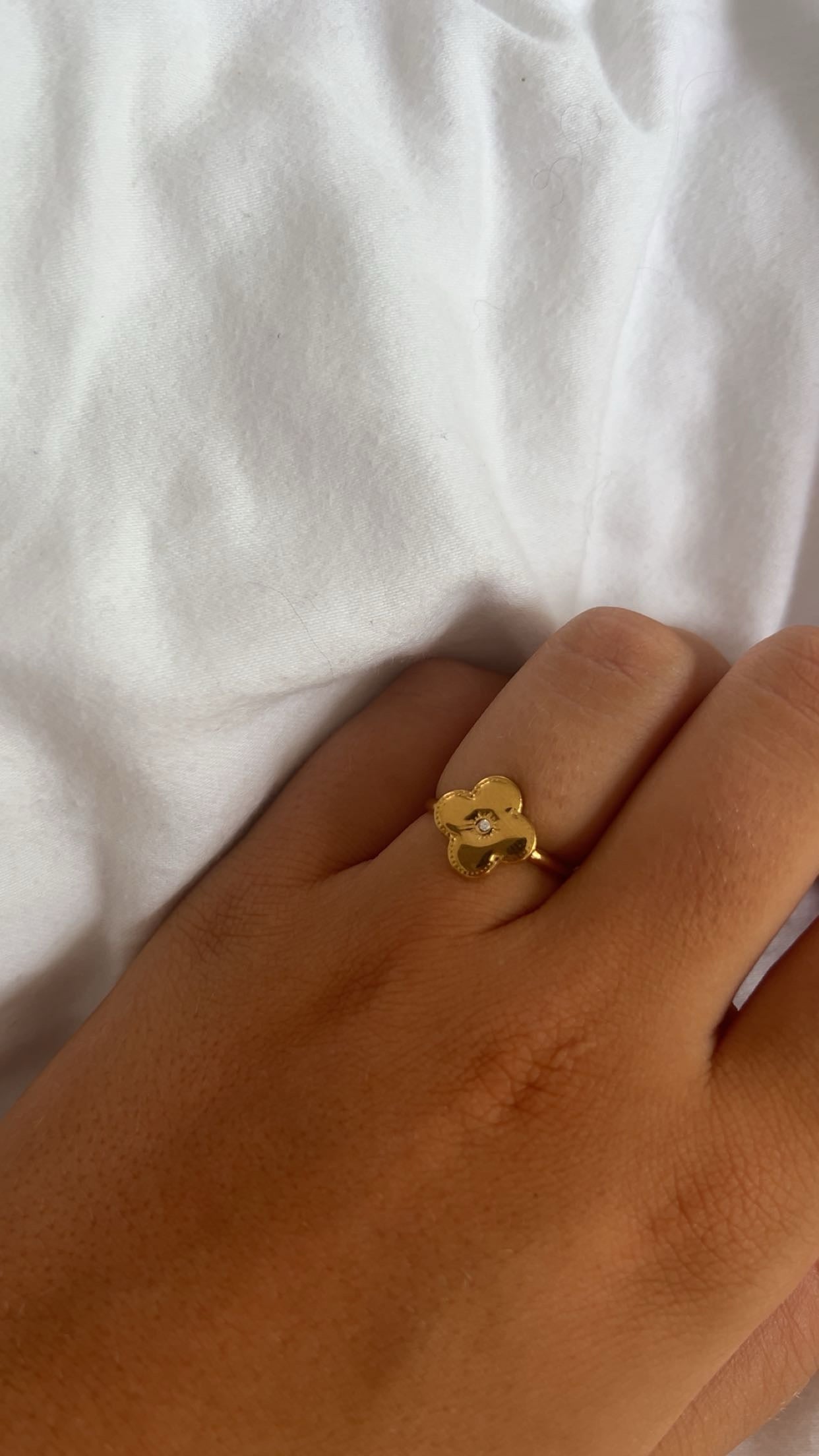 'Shiny clover' ring